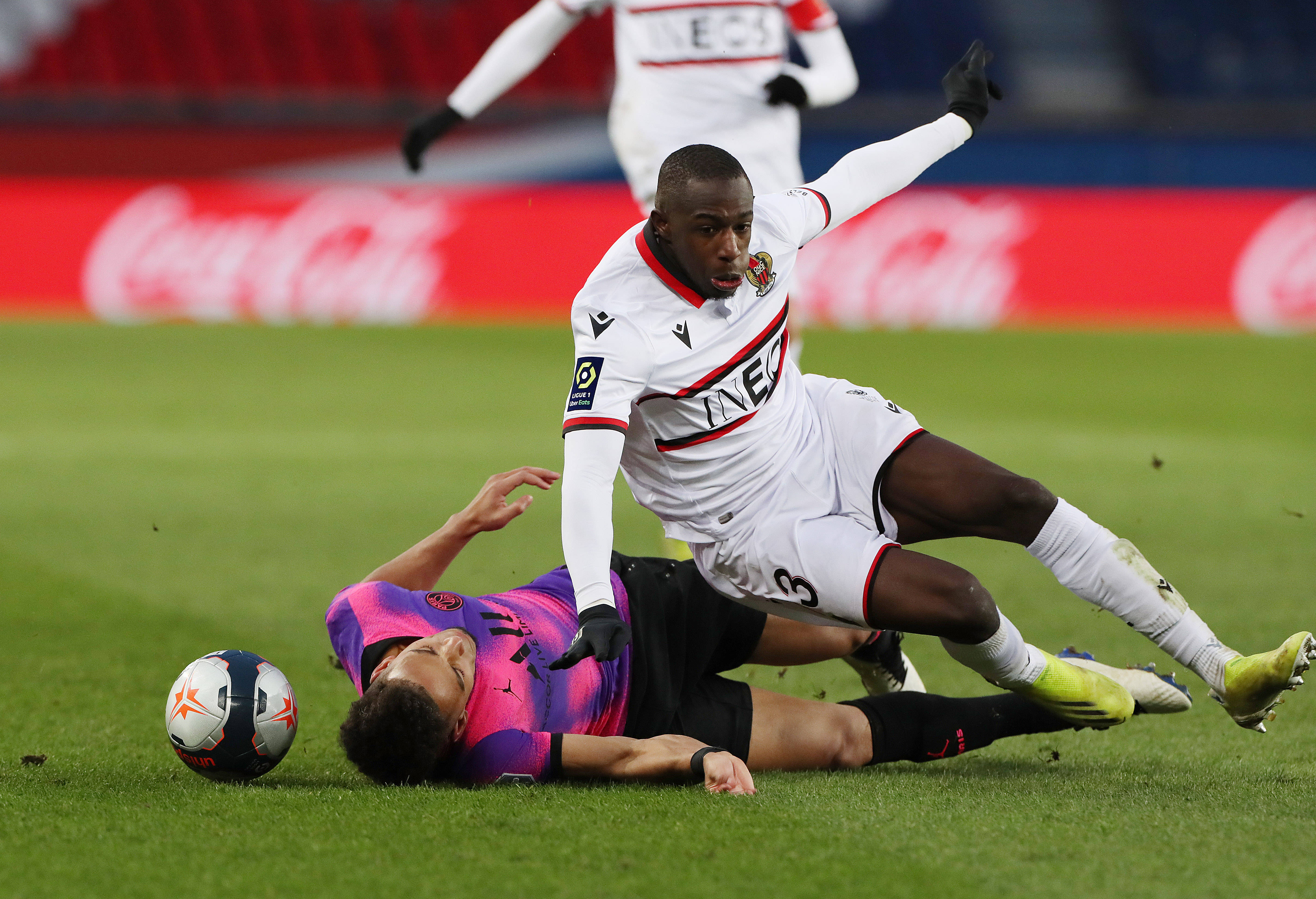 国际比赛日法甲焦点战;夏洛特黄蜂单刀错失;引发热议;高层口径保持一致 国际比赛日法甲焦点战;夏洛特黄蜂单刀错失;引发热议;高层口径保持一致