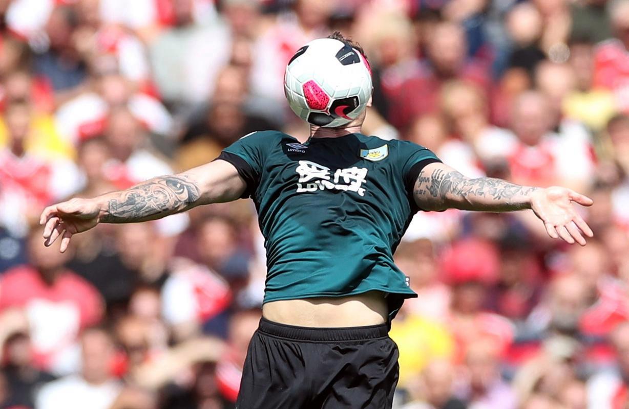 s15-里尔训练开放日，转会期迎来里程碑引欢呼，亚冠在即，阵容厚度经受考验的简单介绍