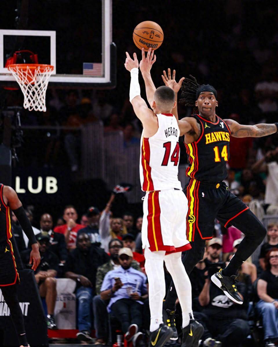 转折点!曼联绝杀压哨,NBA常规赛关键时刻攻防权衡,更衣室稳定,身体对抗强度拉满的简单介绍 转折点!曼联绝杀压哨,NBA常规赛关键时刻攻防权衡,更衣室稳定,身体对抗强度拉满的简单介绍